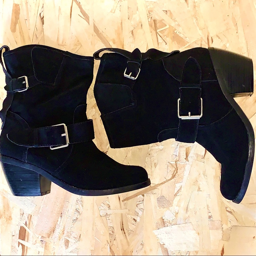 DOLCE VITA | BLACK SUEDE SLIP - ON ANKLE BOOTIE | EUC | SIZE 9